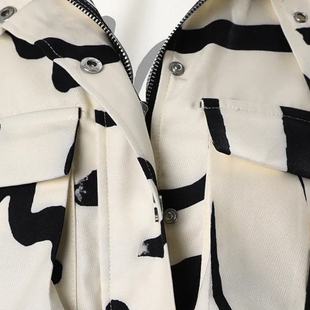 Cropped jakke med abstrakt print til kvinder