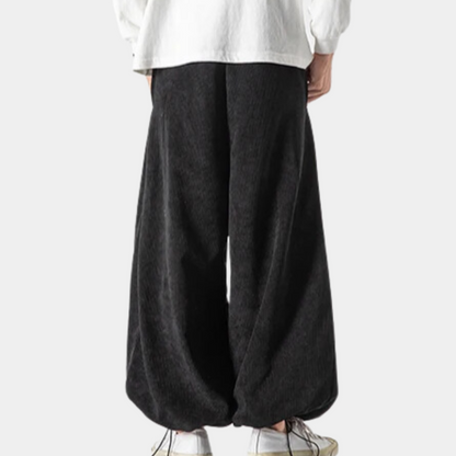 Trendy ribstrikkede bukser til mænd