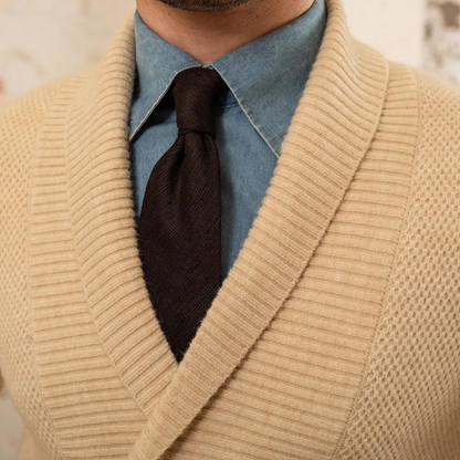 Moderne strikket cardigan til mænd