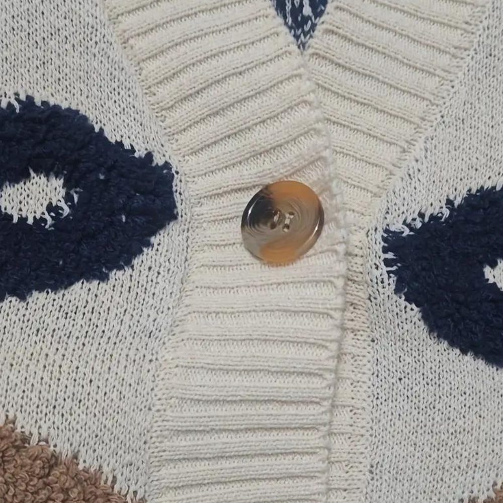 Løs strikket cardigan med åbne masker