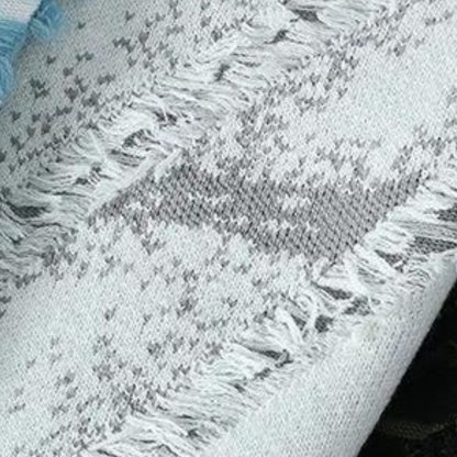 Afslappet slidt strikket sweater til mænd