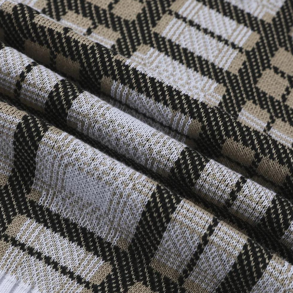 Moderigtig ternet strikket sweater til mænd