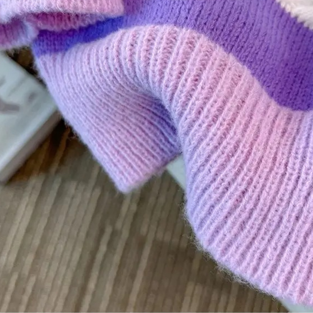Sweater med lilla hjerter