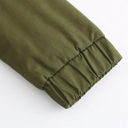 Vinterparkajakke med lynlåsdetaljer