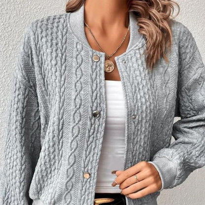 Strikket sweater med fletmønster