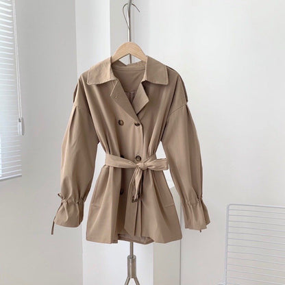 Løs frakke med hakket krave og skærf til kvinder