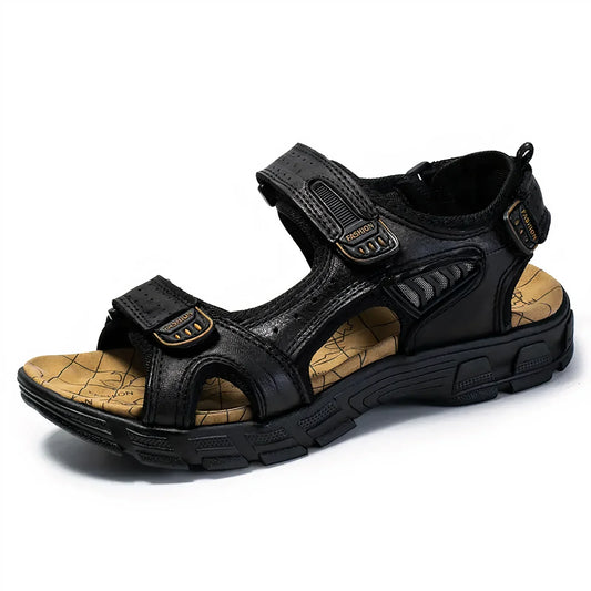 Sandaler i læder til mænd udenfor