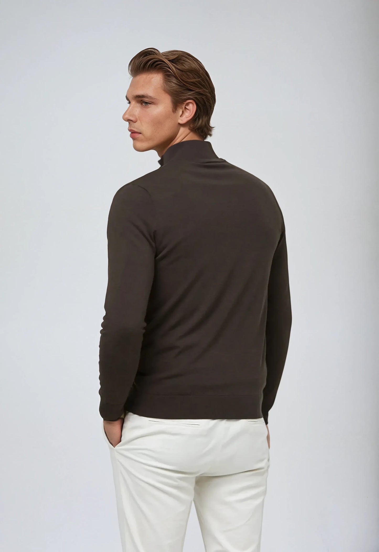 Brun sweater med halv lynlås