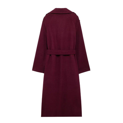 Lang bordeaux trenchcoat med bælte