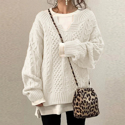 Strikket sweater med snoet kabelmønster