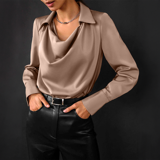Bluse i satin til kvinder