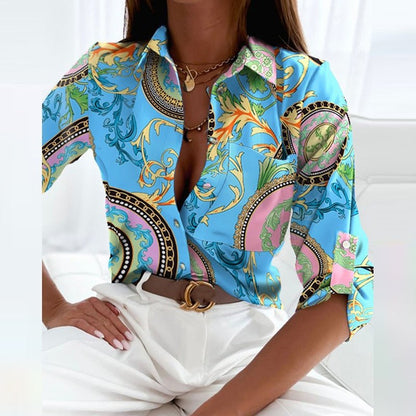 Elegant bluse med nedfoldet krave og print til kvinder